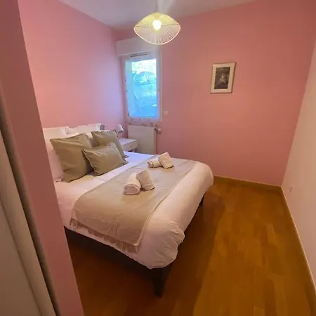 Apartment Au Bonheur Des Roses, Parking, Terrasse & Jardin *