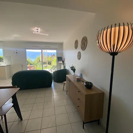 Apartment Au Bonheur Des Roses, Parking, Terrasse & Jardin Veyrier-du-Lac