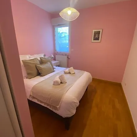 Au Bonheur Des Roses, Parking, Terrasse & Jardin * Veyrier-du-Lac